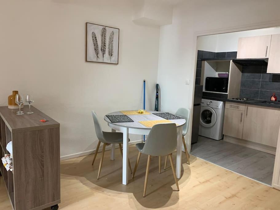 Aubenas : Beau Studio, Proche Du Chateau 外观 照片